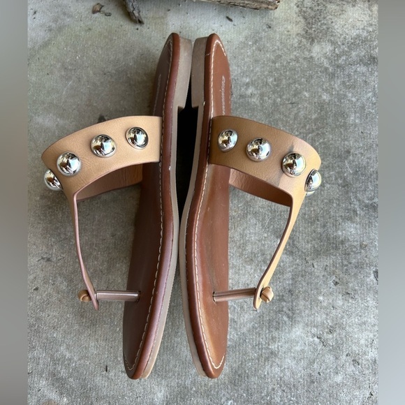 Cushionaire slip on tan women’s Cindy Stud Sandal w/comfort foam sole Sz-8.5. D - Picture 4 of 7